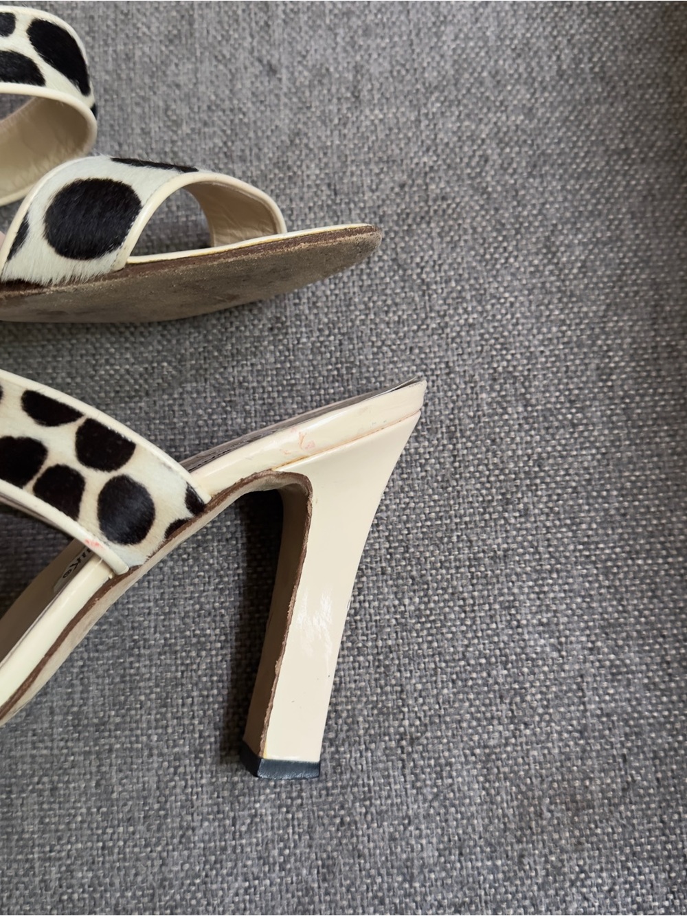 Vintage Manolo Blahnik pony hair & patent leather Dalmatian heels - Picture 6 of 9